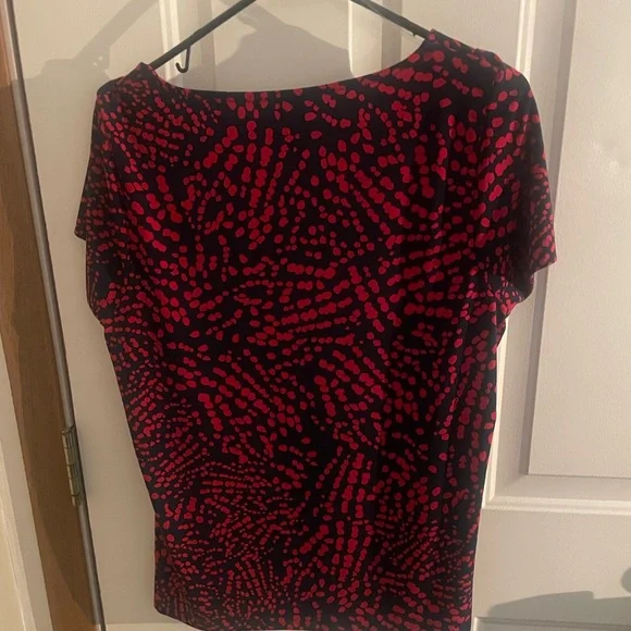 Anne Klein XLg Red Pattern on Navy, Sleeveless Cowlneck Cape-overlay Top. - Picture 10 of 10
